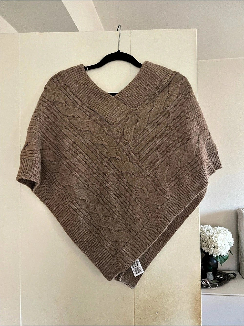 edikted Vickey Cable Knit Poncho